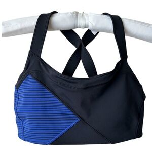 LuluLemon Sports Bra Blue Black Strap Twist Wide Straps Geo Design Size 6